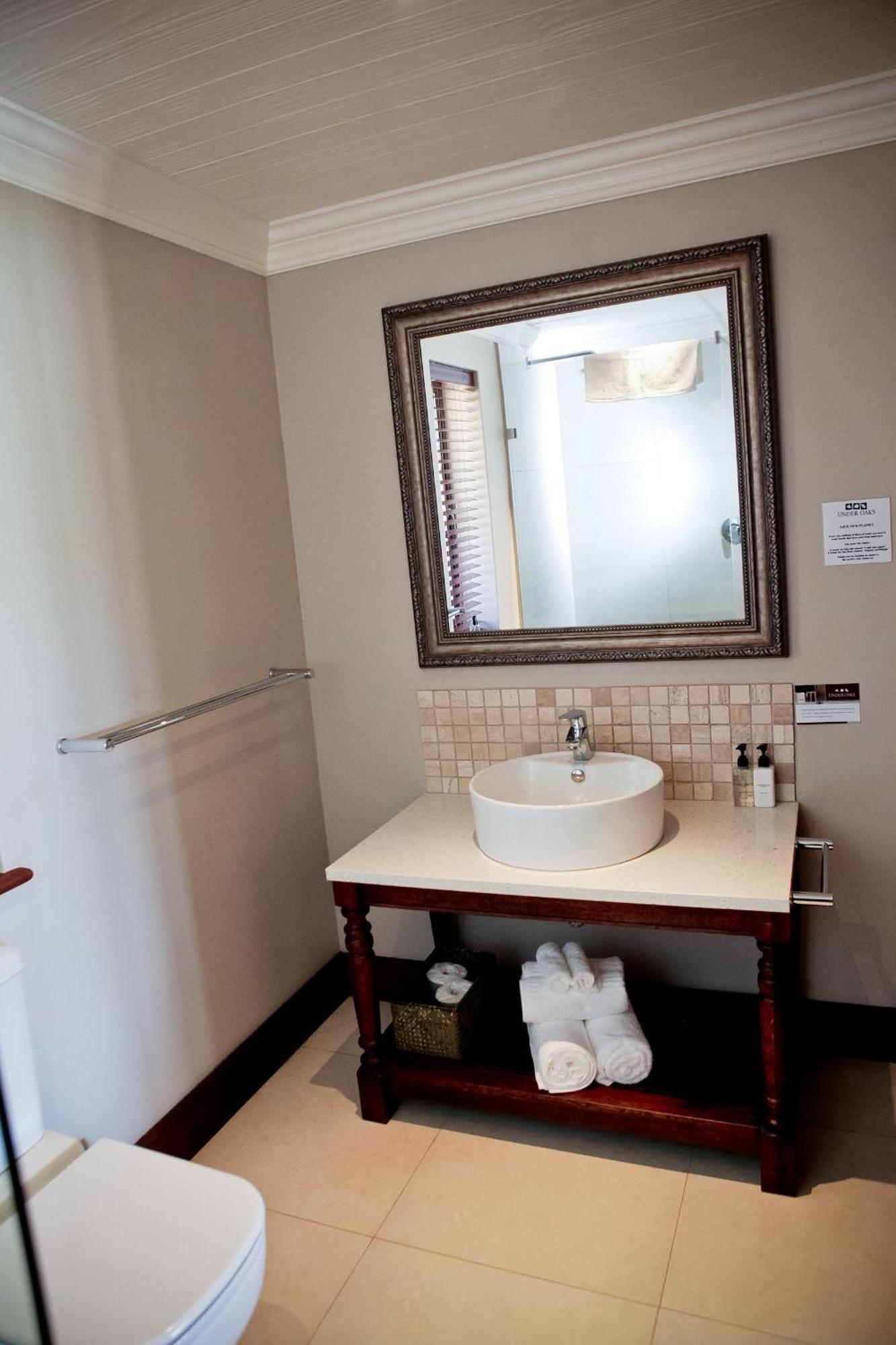 Under Oaks Guesthouse Paarl Ruang foto