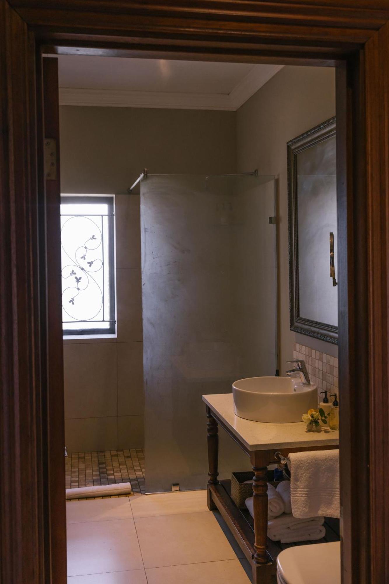 Under Oaks Guesthouse Paarl Bagian luar foto