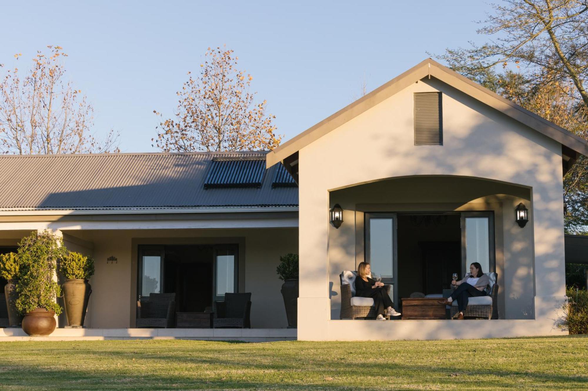 Under Oaks Guesthouse Paarl Bagian luar foto