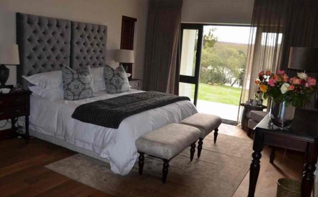 Under Oaks Guesthouse Paarl Ruang foto